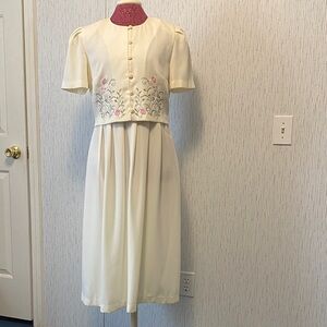 Peri Size 12P Elegant Cream Floral Embroidered Midi Event Party Evening Dress